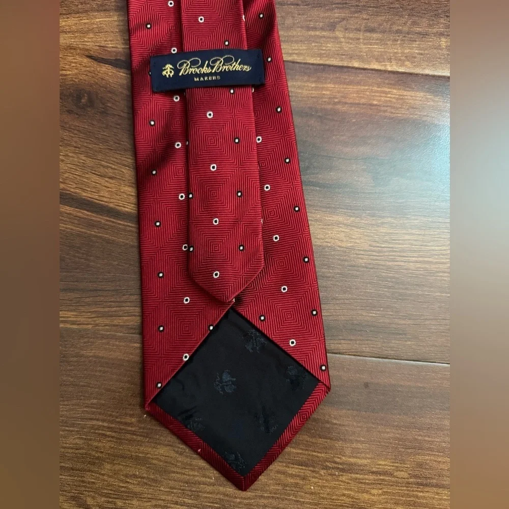 Brooks Brothers Makers Burgundy Pure Silk Tie with Geometric Design